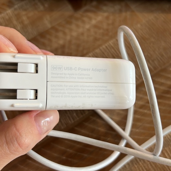 Apple 96W USB-C Power Adapter - Picture 2 of 6